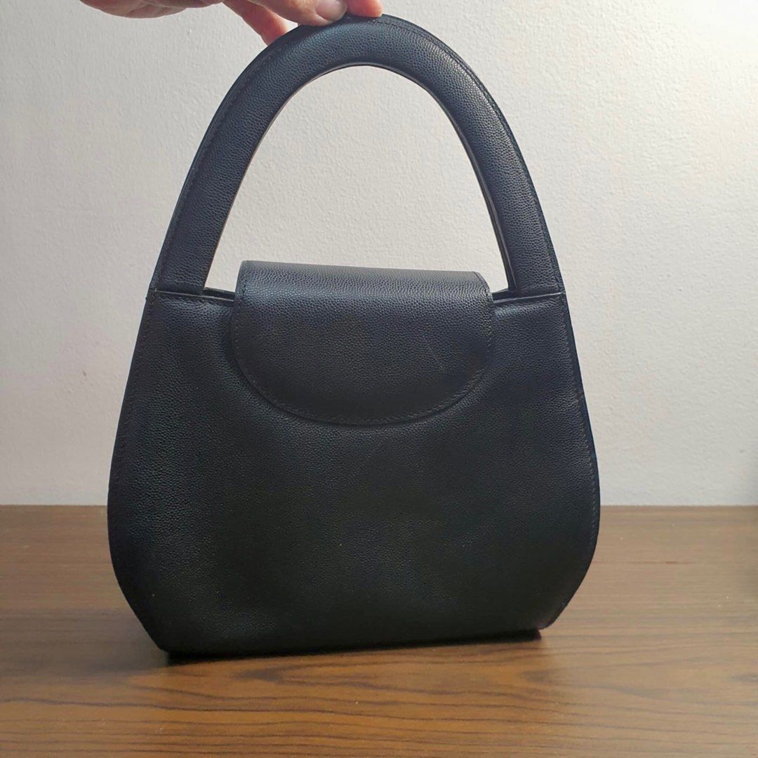 💯 Cartier Panthere bag (Category: Luxury Bags & Wallets) located in Las Pinas. Submitted by ydnam0815 (Listing ID 1335075580, Image 2). Description: 💯 Original Cartier Panthere bag Used but not abused Broken zipper pull With scuffing due to use and storage ( see pics) No dust bag Negotiable (pm me).