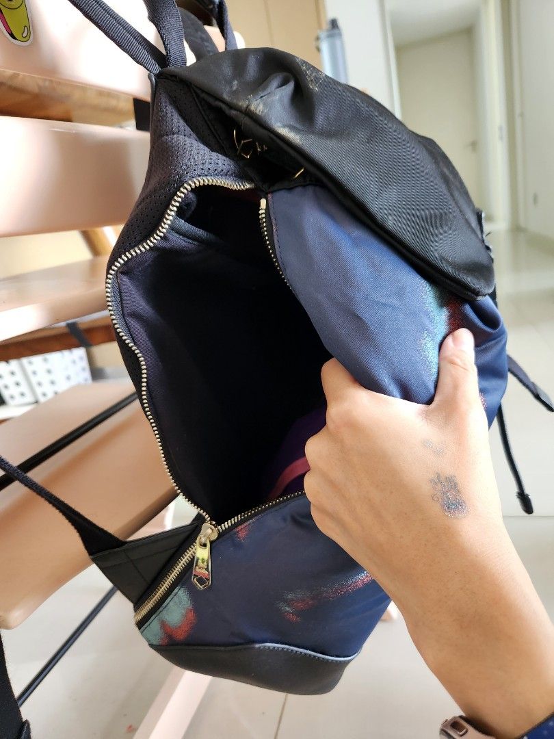 Backpack Paul Smith (Category: Backpacks) located in Singapore. Submitted by chantelleong (Listing ID 1335123769, Image 3). Description: .