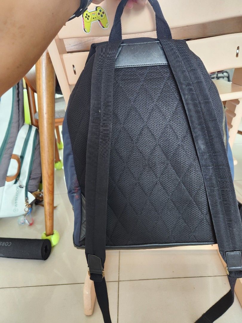 Backpack Paul Smith (Category: Backpacks) located in Singapore. Submitted by chantelleong (Listing ID 1335123769, Image 5). Description: .