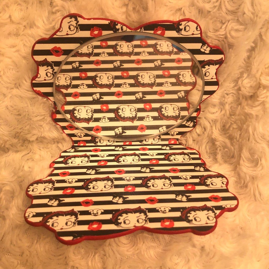 Betty Boop Desk Mirror (Category: Mirrors) located in Mandaue City. Submitted by wyatt_whatevers (Listing ID 1335162158, Image 2). Description: Betty Boop Collection Table Mirror Brand New.