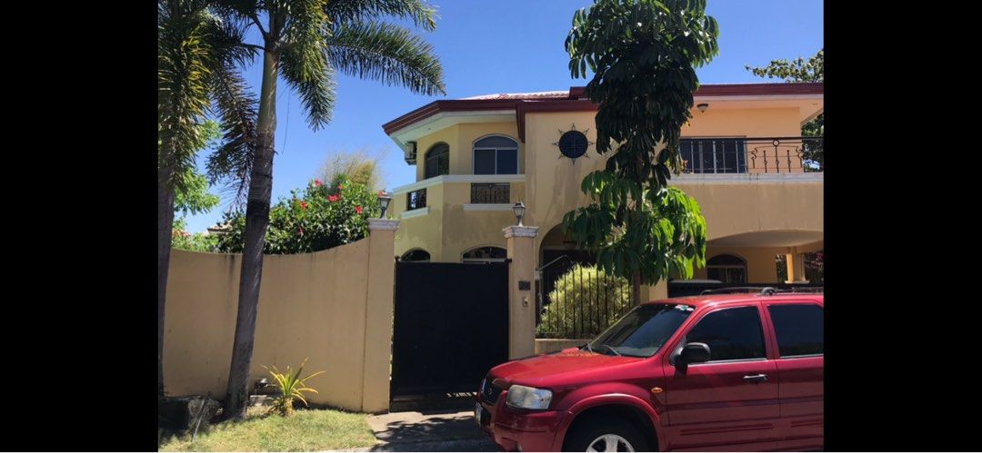 BF Homes (Category: House & Lot) located in Manila. Submitted by firmland (Listing ID 1335093286, Image 1). Description: 2 Sty. 4 Br / Den / Ante Rm. / Huge Garden / Pool .