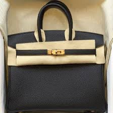 (Category: ) located in . Submitted by luxuryfinds88 (Listing ID 1335144669, Image 1). Description: .