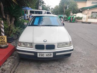 BMW 320i Sedan Manual
