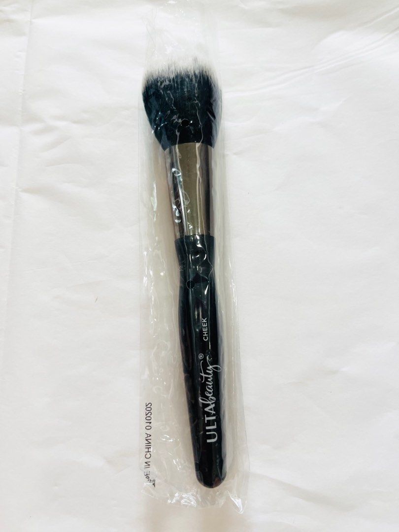 Bundle BRUSH (Category: Makeup) located in San Juan City. Submitted by cashfrancefashioncosmetics_ph (Listing ID 1335231967, Image 3). Description: ‼️BUNDLE 1150 Elf sculpting brush Wet&Wild Flat top Brush Loce craft beauty 1 Ultabeauty cheek .