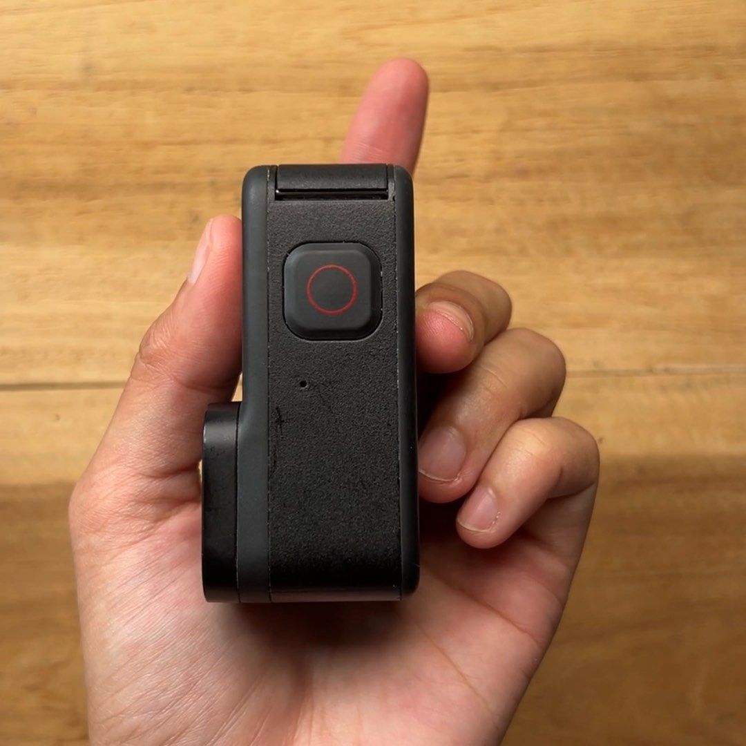 GO PRO HERO 10 COMPLETE KIT (Category: Video Cameras) located in Iloilo. Submitted by 0000t (Listing ID 1335096644, Image 3). Description: GO PRO HERO 10 cosmetics: 8/10 (power button a little used) Good for video vlogging Accessories included (original price worth 8-10k without camera) Needs cleaning last used was at the beach and sands were sticking Inclusions: Camera Body 2 batteries 1 charger 1 cord 1 video stick 2 mounts and 1 sticker 4 scre