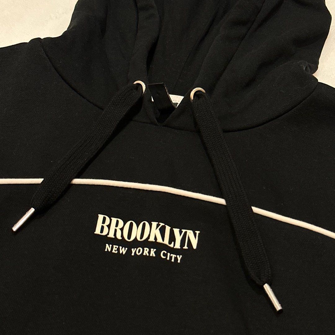 H&M Brooklyn Black Hoodie (Category: Longsleeves) located in San Juan City. Submitted by feefsells (Listing ID 1335222968, Image 3). Description: — CONDITION: Lightly Used — COLOR: Black — SIZE: Medium (Eur / UK) — DESIGN: Printed Front — SHIPPING: c/o buyer ₱550.