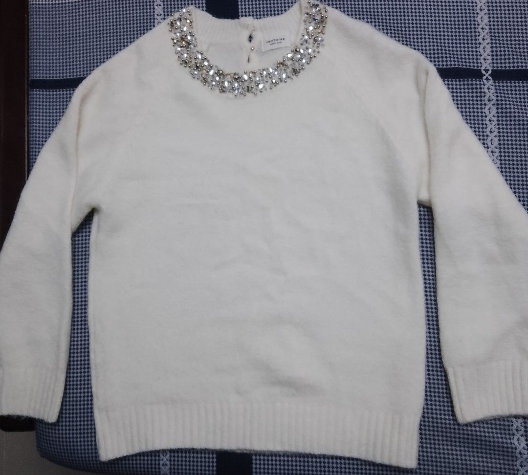 Jamboree Beaded Sweatshirt (Category: Coats, Jackets and Outerwear) located in Taytay. Submitted by marlonbeech (Listing ID 1335176544, Image 1). Description: Made in Korea Jamboree Beaded Sweatshirt.Maganda po ito.Price 195 only.Size-width 16 inches and 18 inches lenght.Rizal area.Shipping sagot ng buyer..