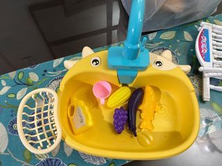 Kitchen Sink pretend play