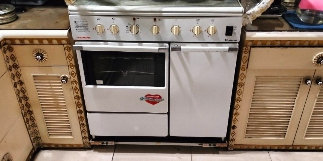 La Germania Gas Range (Category: Other Kitchen Appliances) located in Paranaque City. Submitted by niustar (Listing ID 1335095283, Image 1). Description: La Germania Gas Range (White) this Gas Range is Unused and Never Been Use It Comes With: - Range Hood FREEBIE: Stand DEAL METHOD: Pick-Up On Site (Helper Needed & Shoulder by Buyer) *DETAILED SHOTS OF THE ITEM CAN BE REQUEST*.