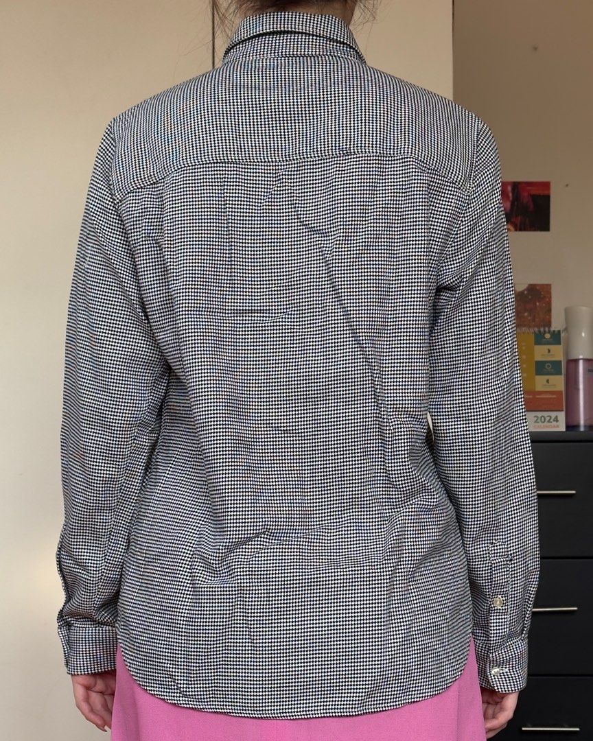 Lacoste Houndstooth Button-up Blouse (Preloved) (Category: Blouses) located in Taguig. Submitted by bunny_declutter (Listing ID 1335099867, Image 2). Description: 𝐦𝐞𝐚𝐬𝐮𝐫𝐞𝐦𝐞𝐧𝐭𝐬 (𝐥𝐚𝐢𝐝 𝐟𝐥𝐚𝐭) total length: 23 1/2” shoulder to shoulder: 15” width: 19” sleeve length: 22 1/2” 𝐦𝐚𝐭𝐞𝐫𝐢𝐚𝐥: 100% cotton 𝐜𝐨𝐥𝐨𝐮𝐫: black and white houndstooth pattern 𝐫𝐞𝐚𝐬𝐨𝐧 𝐟𝐨𝐫 𝐬𝐚𝐥𝐞: selling this for my cousin ☆彡 fabric is of amazing