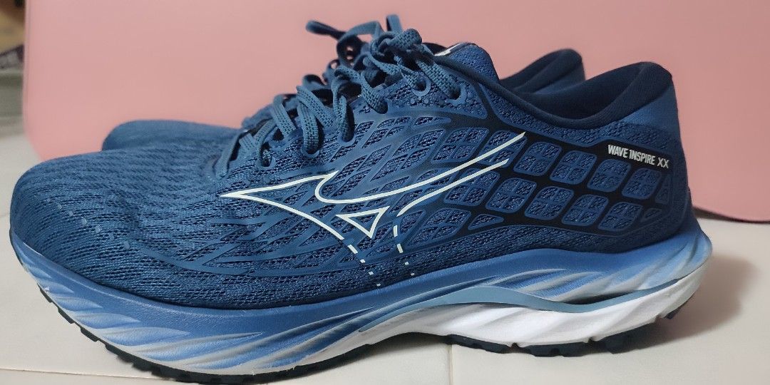 Mizuno wave inspire xx running shoe.size 9.5 uk thentic item .PRELOVed from Singapore.0137381015