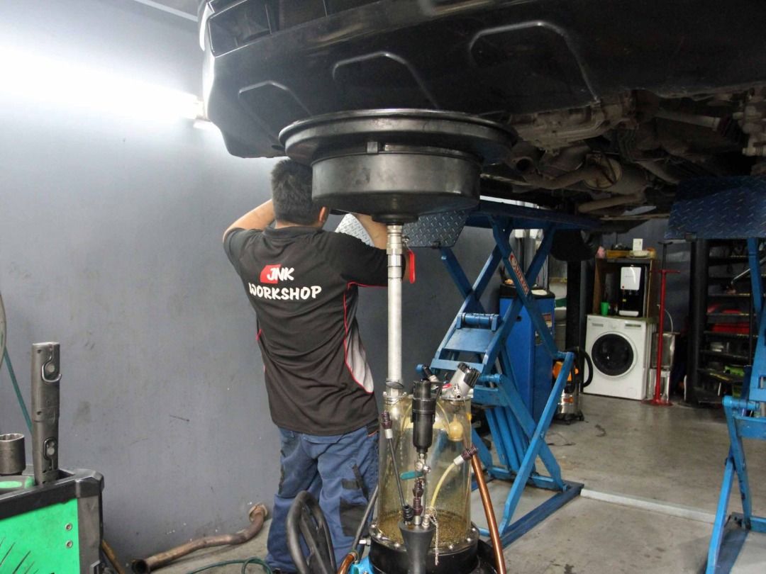 Motul 8100 Power 5W30 / 5W40 / 5W50 / 10W60 4L Vehicle Servicing Package,  Car Accessories, Car Workshops & Services on Carousell