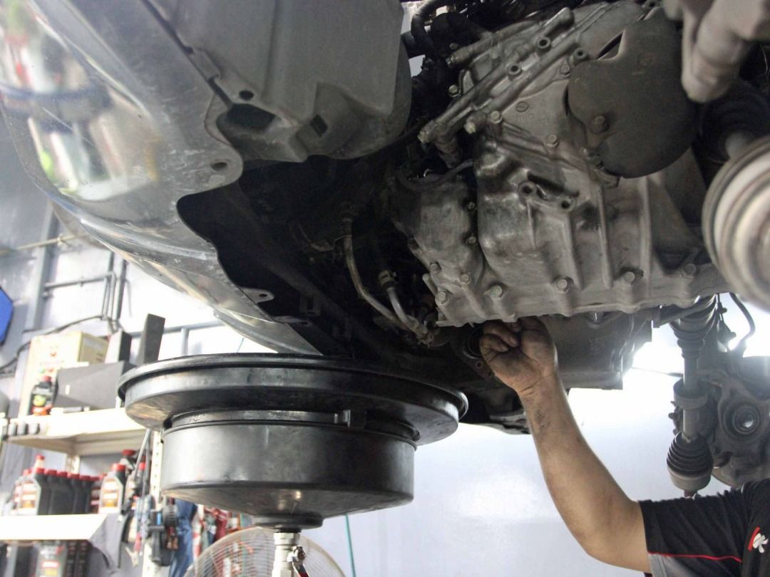 Motul 8100 Power 5W30 / 5W40 / 5W50 / 10W60 4L Vehicle Servicing Package,  Car Accessories, Car Workshops & Services on Carousell