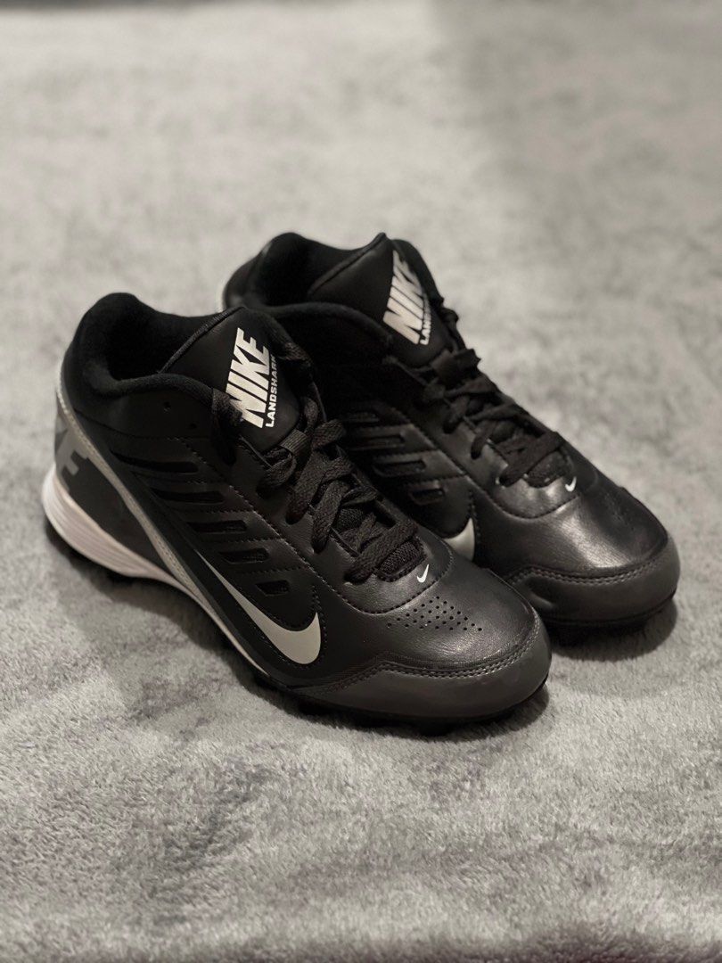 Land shark cleats top
