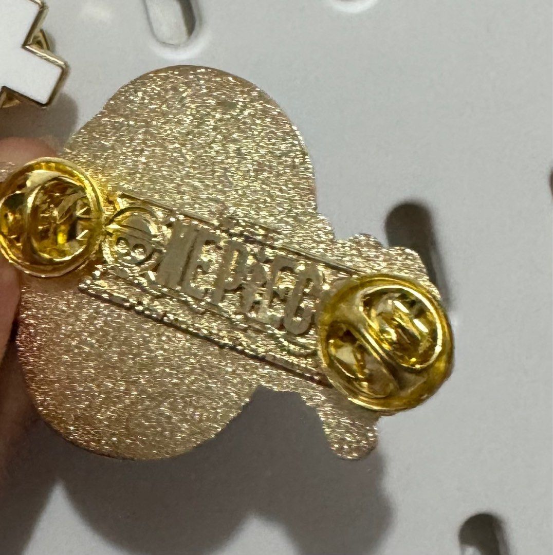 One Piece blind box Metal Keychain "Chopper" (Category: Vintage Collectibles) located in Dagupan City. Submitted by rzqueen.thriftshop (Listing ID 1335197814, Image 3). Description: with Official Toei Animation License Grant Sticker at the box seen at the pic.
