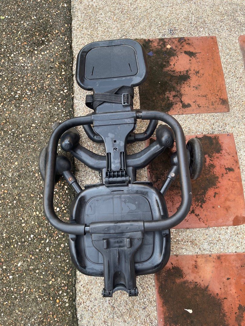 R E P R I C E D!!! Portable Stroller (Category: Strollers) located in Las Pinas. Submitted by brianyao28 (Listing ID 1335144033, Image 1). Description: used very seldom, declutter.