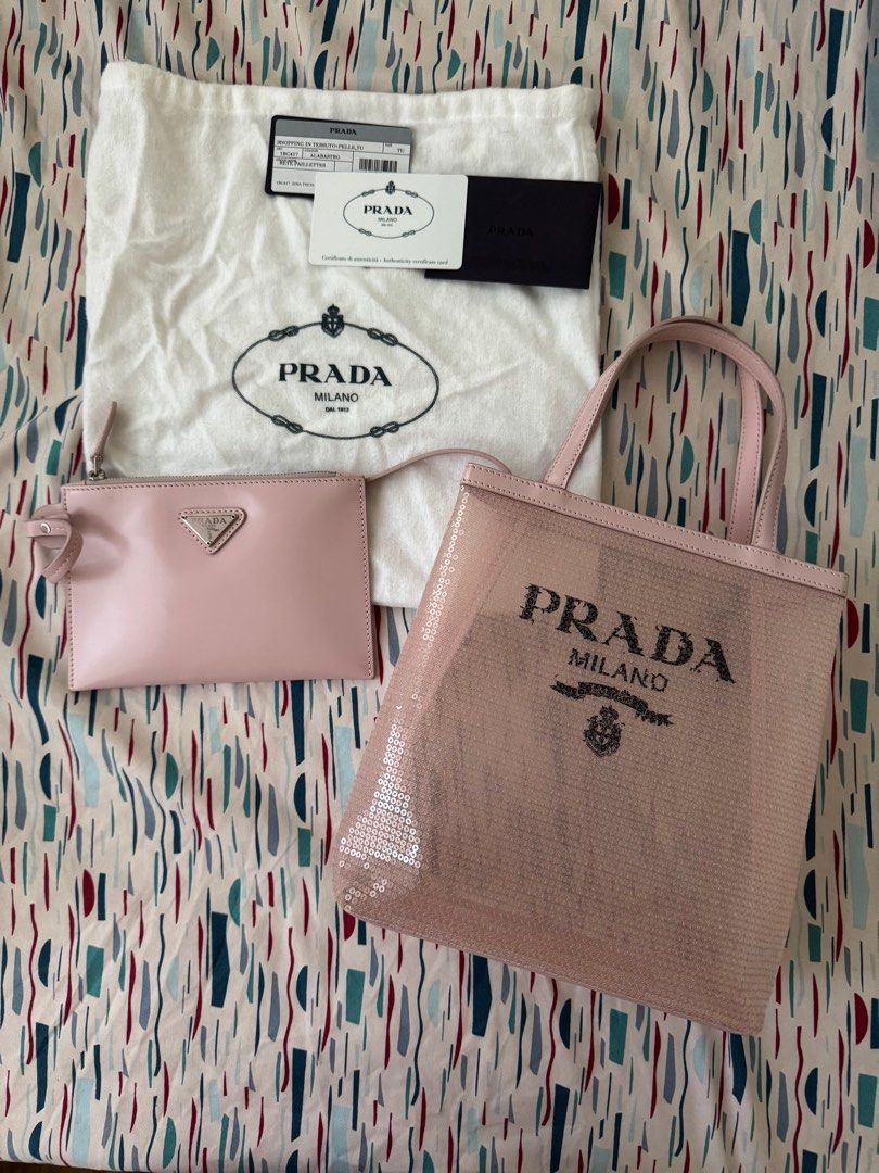 トートバッグ PRADA SEQUINED MESH TOTE BAG Prada Invites You to Celebrate Its Holiday 2021 Collection