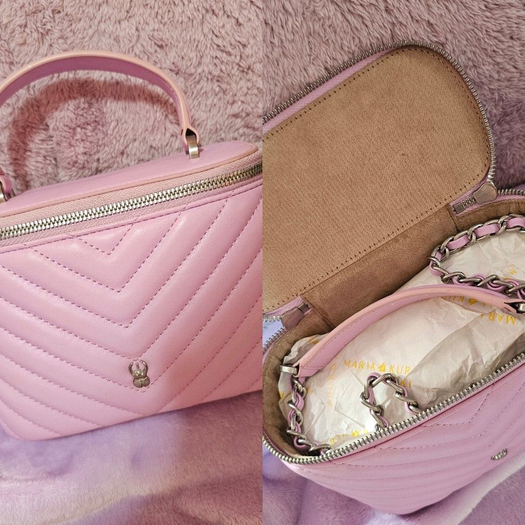 PURPLE BAGS KATE SPADE (Category: Shoulder Bags) located in Rizal. Submitted by declutterthingswithme (Listing ID 1335152182, Image 2). Description: Bag declutter all are like new no flaws po check picture Rfs: nagbabawas ng bag😅 Paunahan po sa free yung makeup bag once purchased🙏 still new pa po yun Comment or PM direct message me if interested nasa picture na po yung price thank you🙏 Please note below 📍 Location: Antipolo Rizal 👉 Payment t