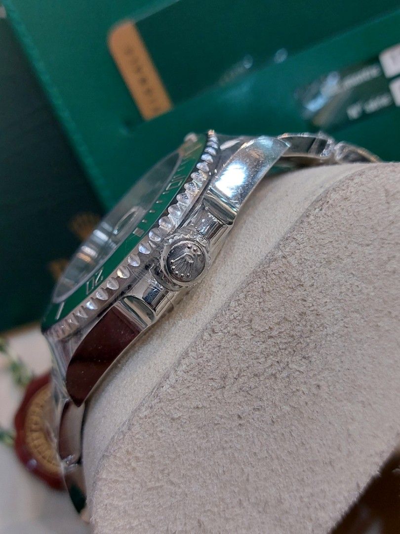 Rolex Submariner Hulk 116610LV Full Set 2014, Luxury, Watches on Carousell