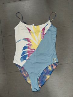 (Category: ) located in . Submitted by clearingCloset (Listing ID 1335196611, Image 1). Description: .