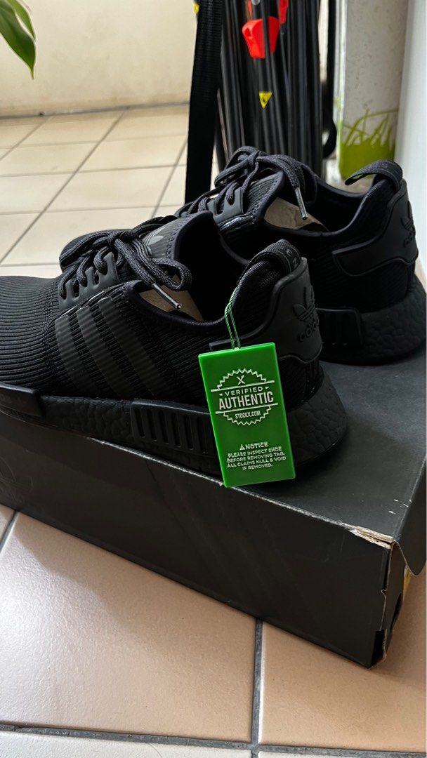 Nmd r1 triple black reflective top