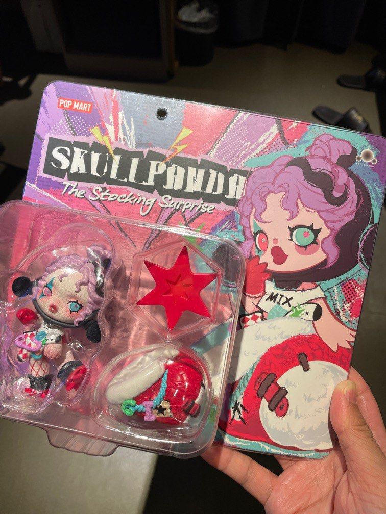 SKULLPANDA The Stocking Surprise Figure - POP MART (Japan)