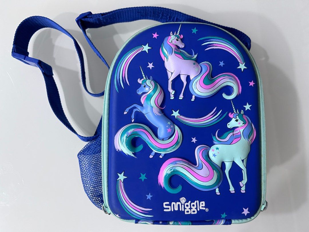 Smiggle Hardtop Lunchbox with Strap (Category: Diaper Bags & Wetbags) located in Singapore. Submitted by autumncapybara (Listing ID 1335120578, Image 1). Description: Protect lunchtime goodies with Smiggle Hardtop Lunchbox! It has insulated lining, a two-tiered design to separate lunch from snacks and an adjustable and removable shoulder strap. For lunchtime hydration, keep a drink bottle handy in the convenient bottle sleeve! BPA free and food s