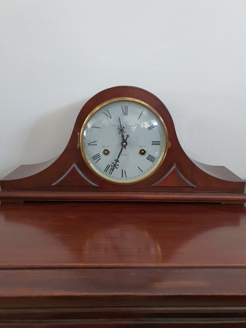 Table clock (Category: Vintage Collectibles) located in Singapore. Submitted by hanlei19 (Listing ID 1335159882, Image 2). Description: vintage table clock, 31 days, with key. good condition..