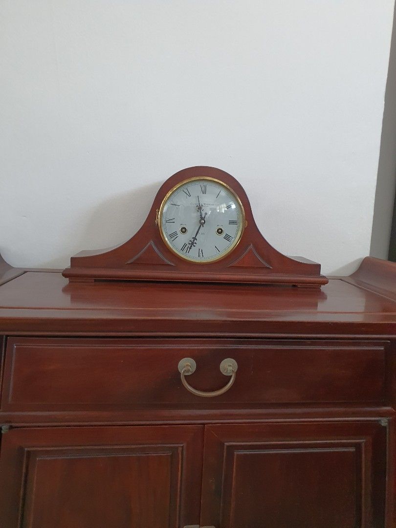 Table clock (Category: Vintage Collectibles) located in Singapore. Submitted by hanlei19 (Listing ID 1335159882, Image 1). Description: vintage table clock, 31 days, with key. good condition..
