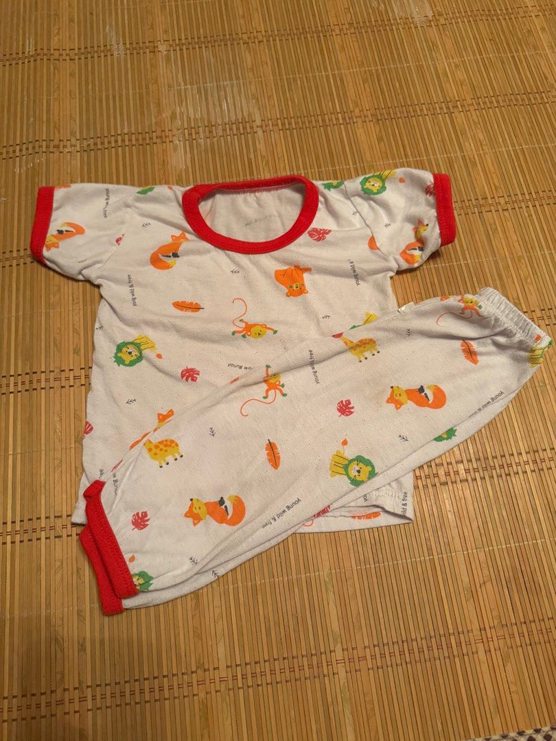 5set Terno set baby boy (Category: Babies & Kids Fashion) located in Pasay City. Submitted by kittymeangel (Listing ID 1335102431, Image 2). Description: 3-9mos Terno set Pang tulog.