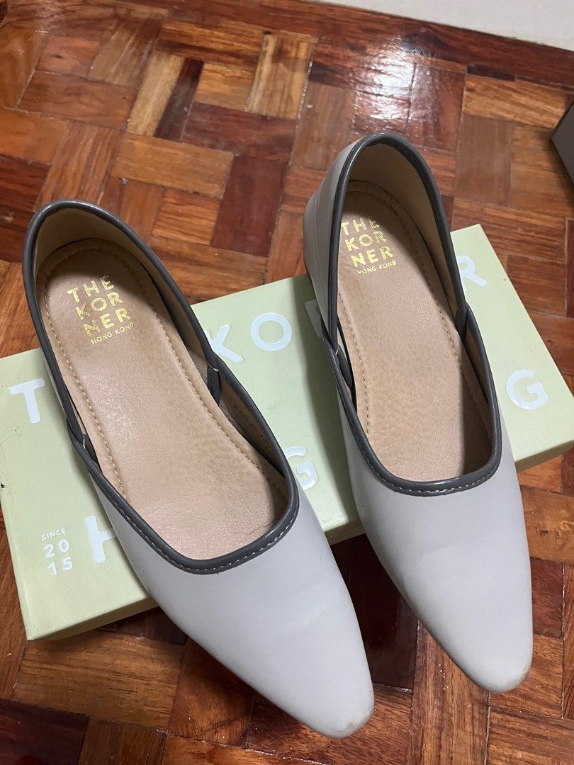 The Korner gray flats (Category: Flats & Sandals) located in Mandaluyong City. Submitted by chwtme (Listing ID 1335165055, Image 2). Description: The Korner Gray Flats Size 38 Lightly used Purchased in HK Comes with box.