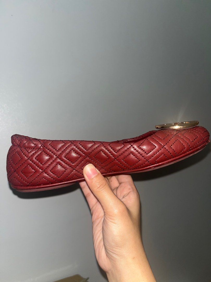 Tory burch flats (Category: Flats & Sandals) located in Pasig City. Submitted by studenthoarder (Listing ID 1335083428, Image 3). Description: Well loved, what you see is what you get. Guaranteed authentic.