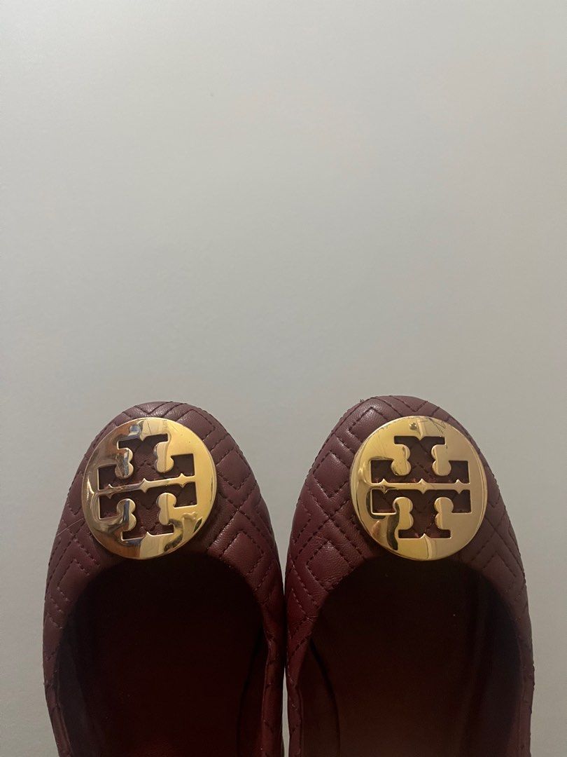 Tory burch flats (Category: Flats & Sandals) located in Pasig City. Submitted by studenthoarder (Listing ID 1335083428, Image 1). Description: Well loved, what you see is what you get. Guaranteed authentic.