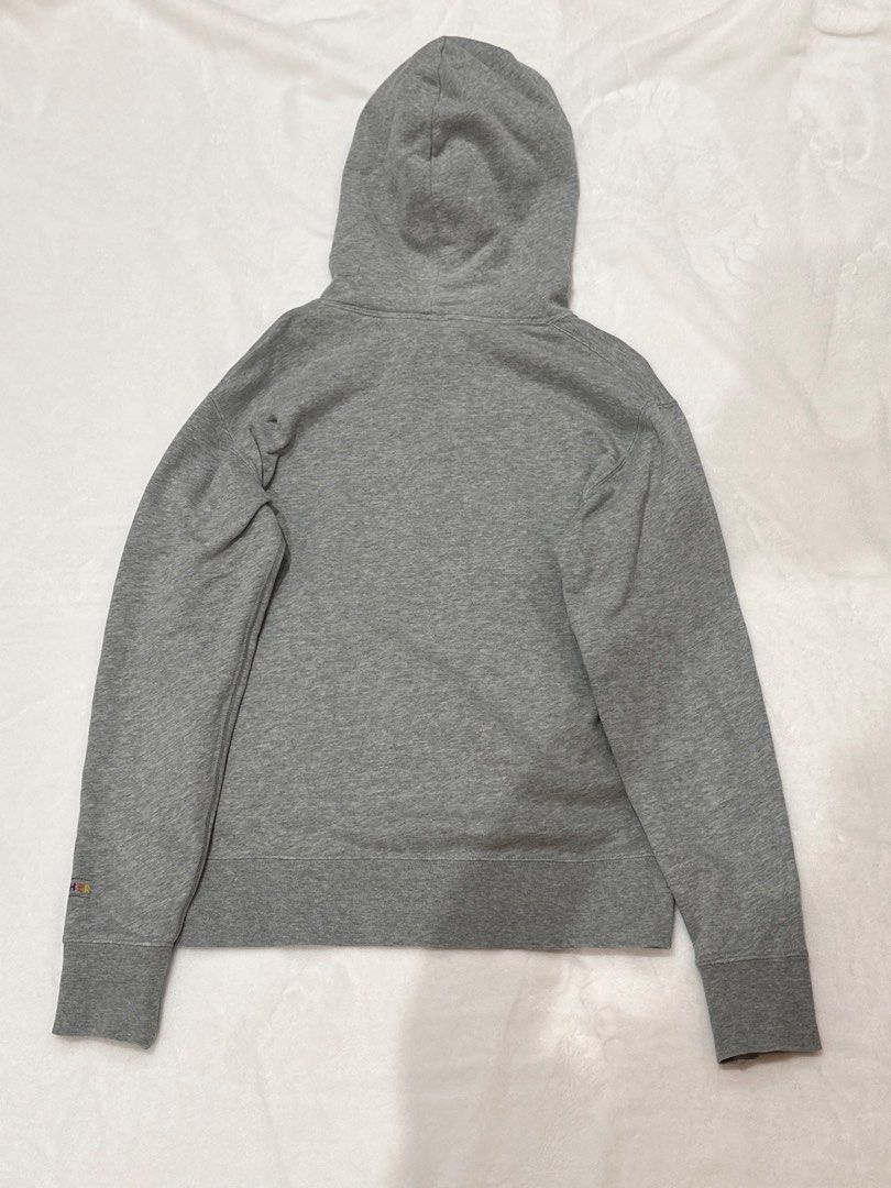 Uniqlo Grey Hoodie (Category: Longsleeves) located in San Juan City. Submitted by feefsells (Listing ID 1335224053, Image 3). Description: — CONDITION: Well Used — COLOR: Grey — SIZE: Small — DESIGN: Printed Front — Shipping c/o buyer .