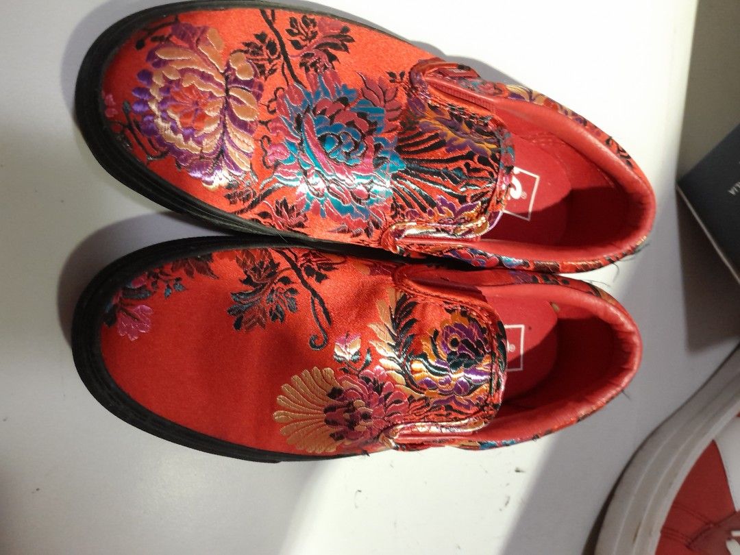 URGENTLY SELLING Vans Classic Slip On Festival Satin Red Floral