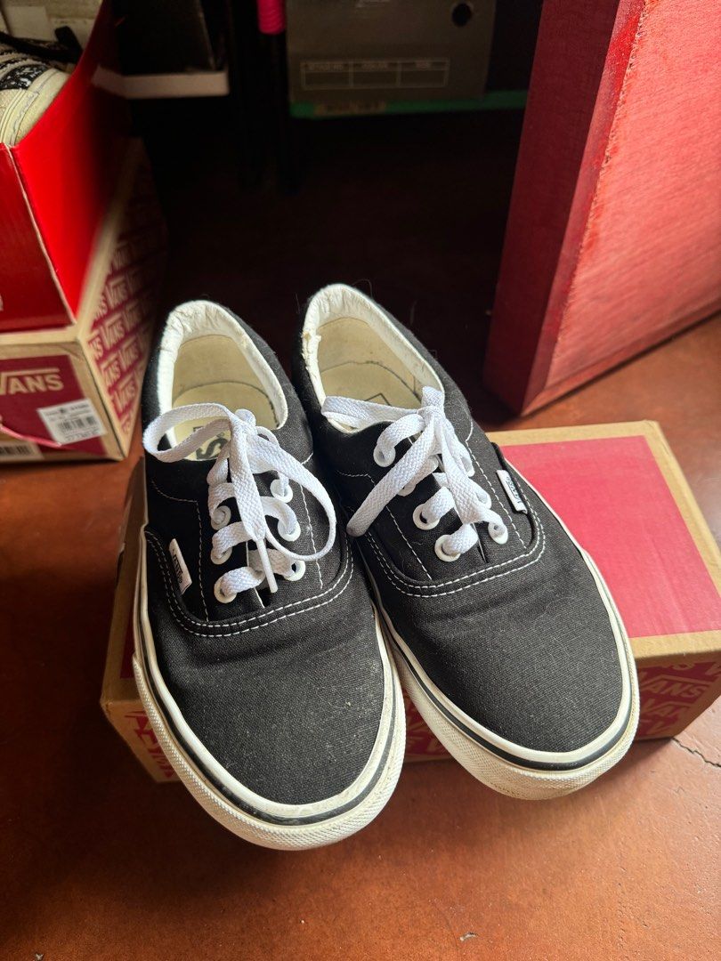 Sepatu vans authentic black top