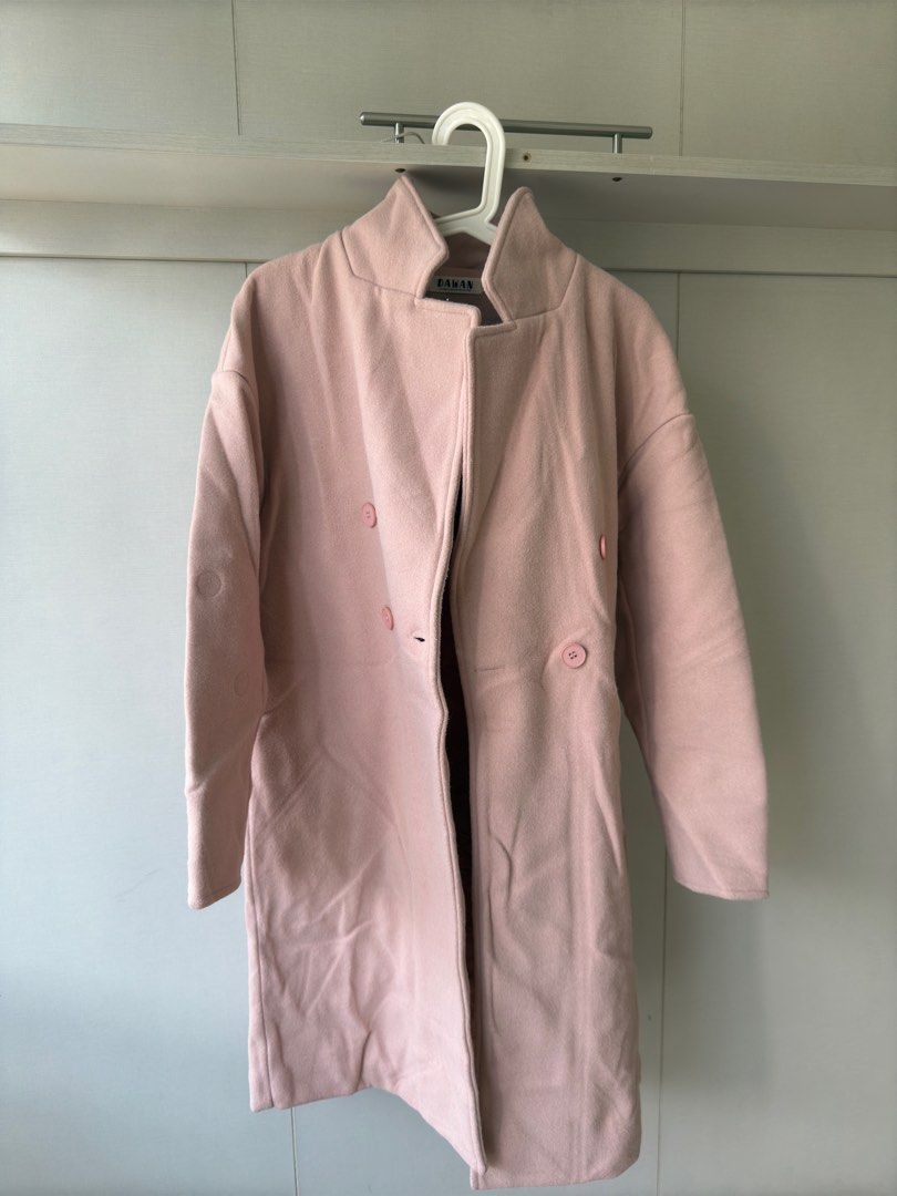 Winter Jacket (Category: Coats, Jackets and Outerwear) located in Singapore. Submitted by crystallynn (Listing ID 1335140752, Image 1). Description: Wear only once! Collection @ bukit panjang😉.