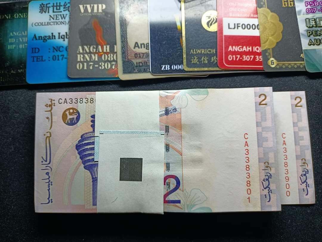 $2 (1 stack) (Category: Currency) located in Kajang. Submitted by grandfish.a807c7 (Listing ID 1335375684, Image 2). Description: $2 AHMAD DON 🙏🤝 UNC Minor Foxing 1 stack 100 pcs running no.. 33838801 - 900 3383833 3383838 3383883 3383888 🔥Radar no/fancy,nice nom 🔥Fast Lock: RM1XXX or Offer your Best Price 🙂.