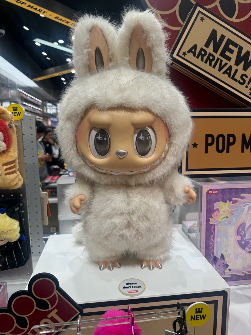 POPMART Labubu × ZIMOMO 大天使 大首領 ぬいぐるみ KTQ STORE ‧ POPMART Zimomo Labubu 天使首領大隻糖膠公仔58cm