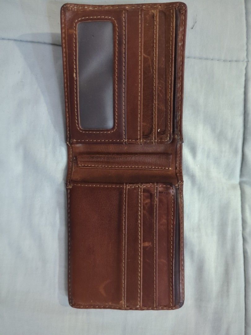Airtag Wallet (Category: Wallets & Card Holders) located in Binan City. Submitted by kypace33 (Listing ID 1335294177, Image 3). Description: Wallet with Airtag holder. Ship at buyers expense. Last price, serious buyers only, please..