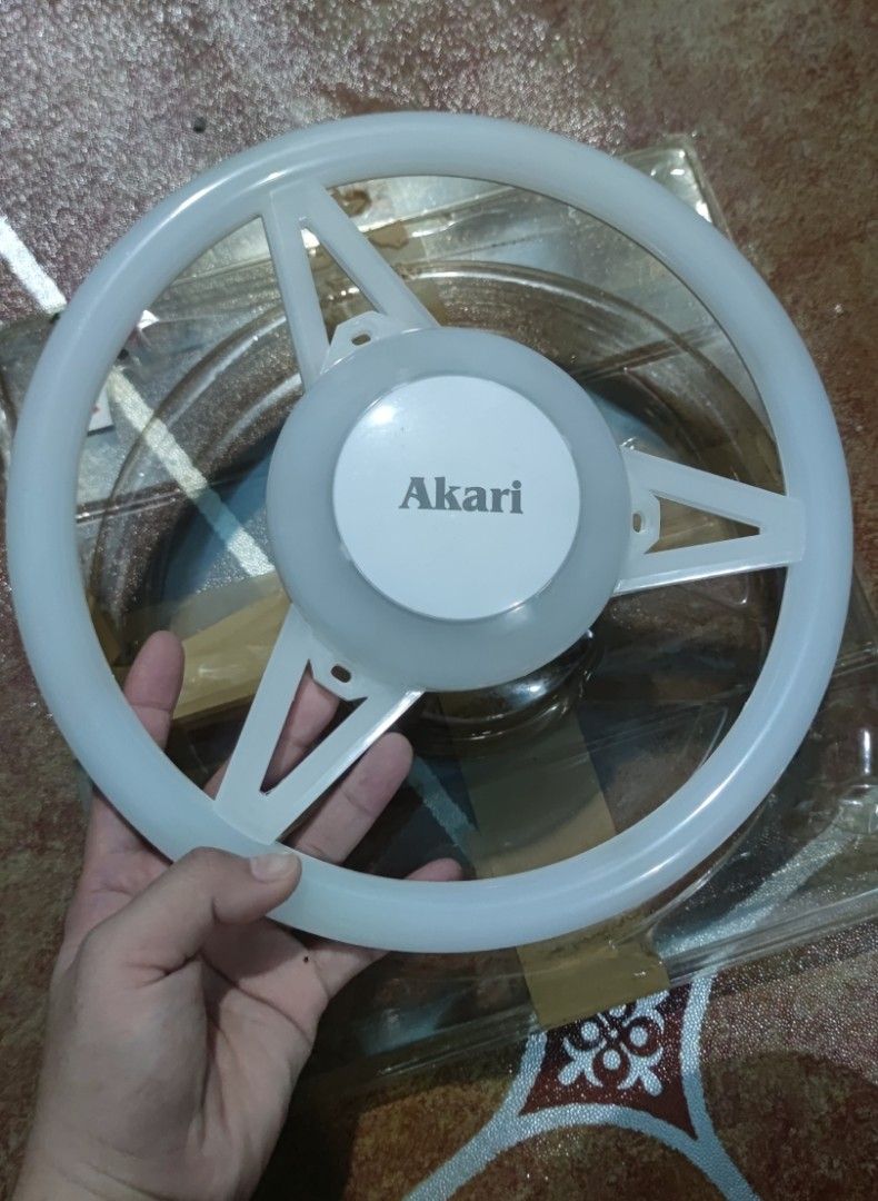 Akari warm light (Category: Lighting) located in Binan City. Submitted by changanda (Listing ID 1335337128, Image 2). Description: 999 before price sa ace hardware. 300 na lang once used sa event di ko bet sa bahay namen haha.