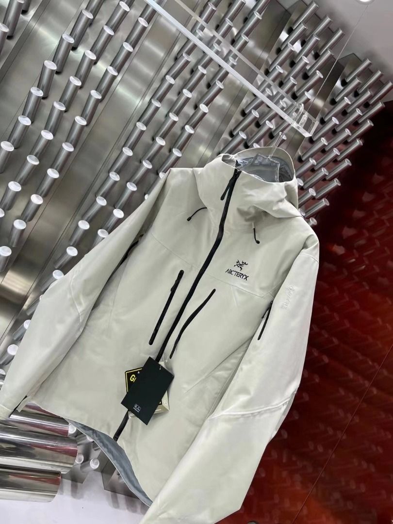 Arcteryx 不死鳥Alpha 系列Sv 第7代GORE-TEX Pro 刺繡Logo 圖案