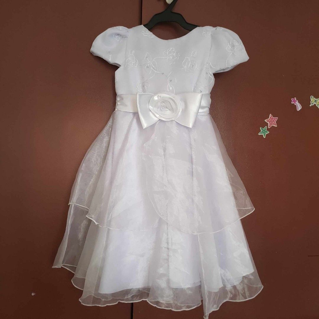 Baptismal dress/pang binyag (Category: Babies & Kids Fashion) located in Manila. Submitted by she1026 (Listing ID 1335349056, Image 3). Description: *ginamit lang sa binyag *super nice 👍👍👍 *can fit 4-6 yrs old **un may suot s picture age 4 yrs old ps: payment first po kasi na scam napo ako dati mop: gcash,bank trasnfer mod: any courier kng ano po prefer nio lalamove, grab etc...