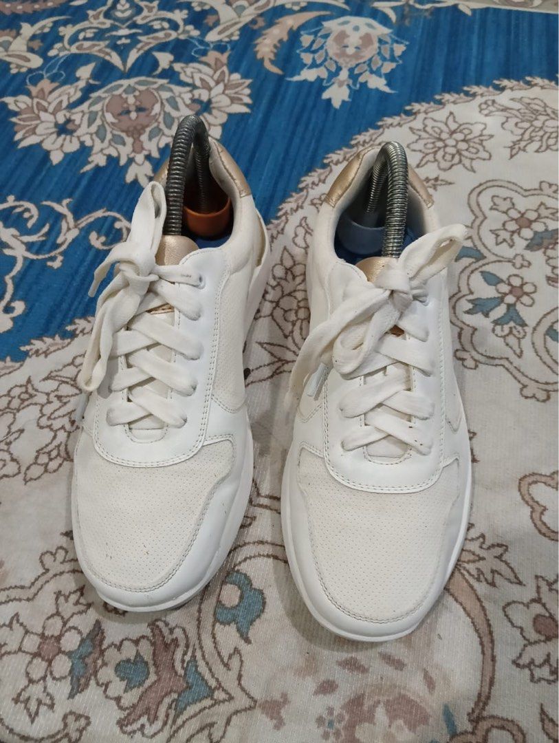 kasut Bata jogging shoes size 6uk 26cm Women s Fashion Footwear Sneakers on Carousell