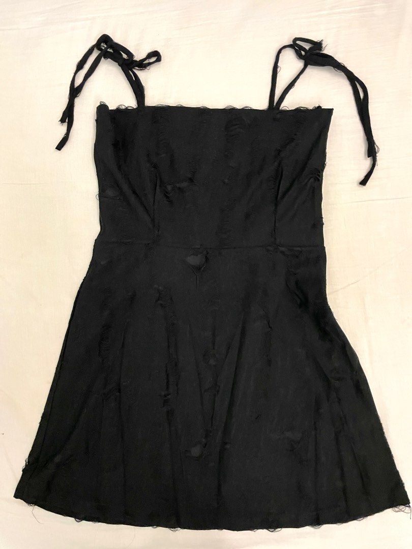princess polly baby blue dress Black ripped mini dress, 預購- Carousell
