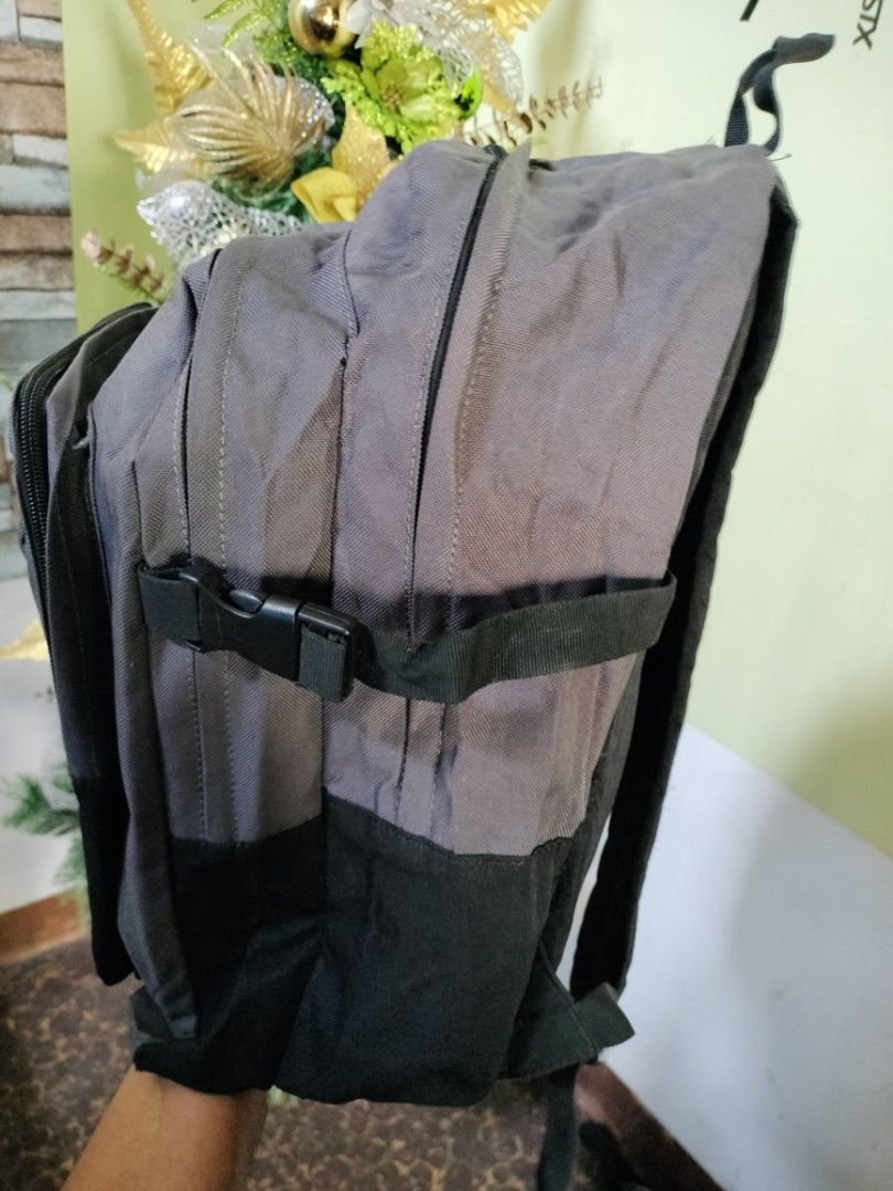 branded everlast backpack (Category: Backpacks) located in Bulacan. Submitted by branded_murayta (Listing ID 1335286906, Image 2). Description: good for school & travel medium to large mulitiple pocketes canvass no flaws.