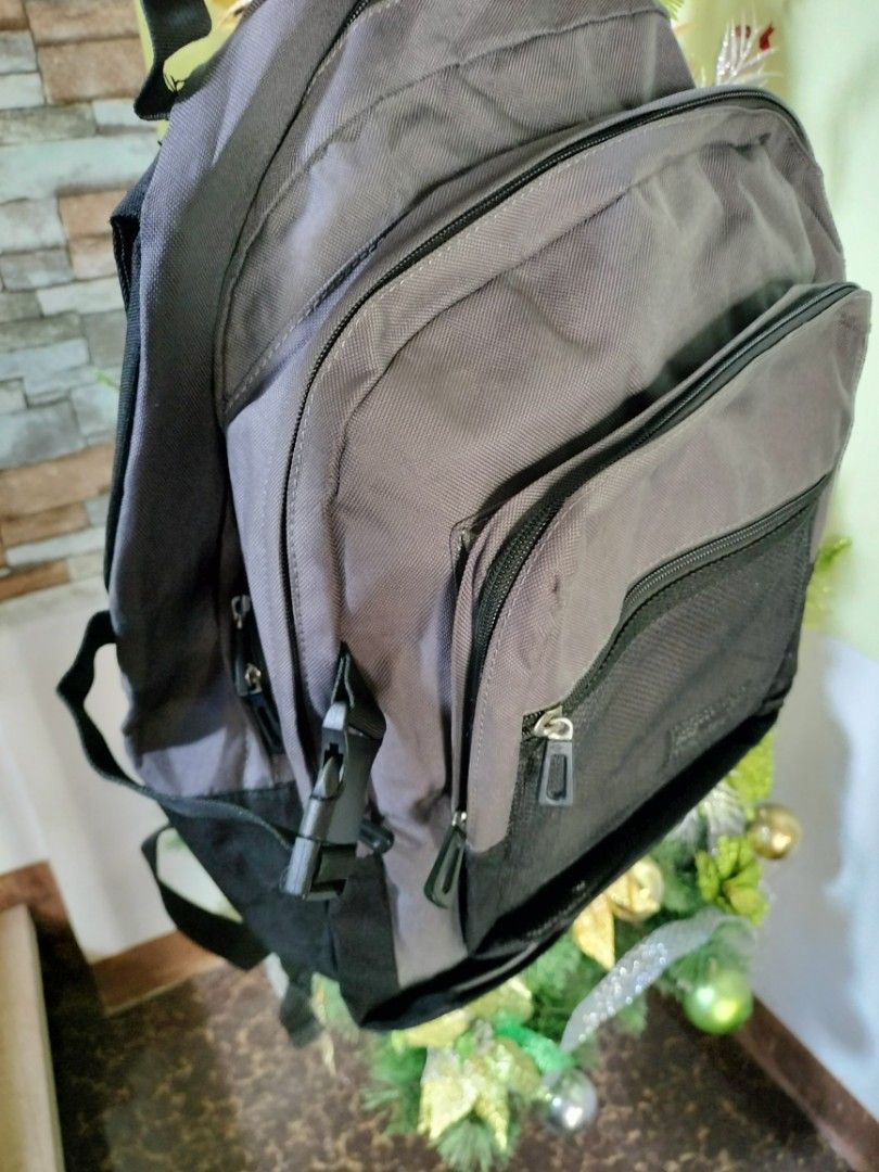 branded everlast backpack (Category: Backpacks) located in Bulacan. Submitted by branded_murayta (Listing ID 1335286906, Image 3). Description: good for school & travel medium to large mulitiple pocketes canvass no flaws.