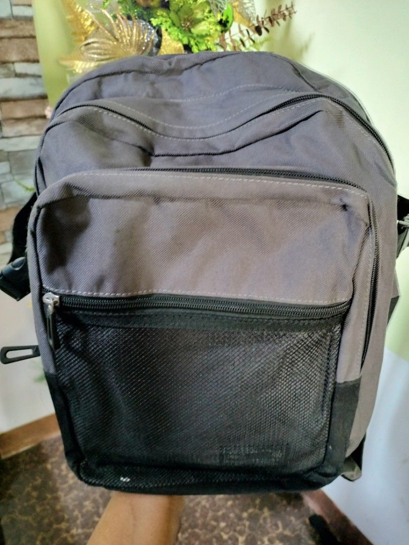 branded everlast backpack (Category: Backpacks) located in Bulacan. Submitted by branded_murayta (Listing ID 1335286906, Image 1). Description: good for school & travel medium to large mulitiple pocketes canvass no flaws.