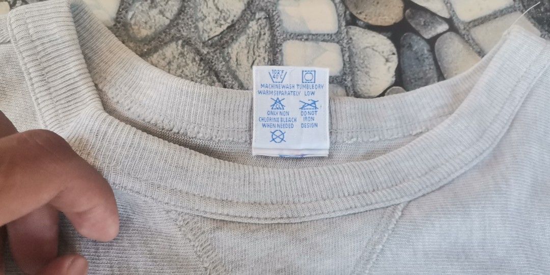 CHAMPION REVERSE WEEVE (CREWNECK) (Category: Formal Shirts) located in Maria Aurora. Submitted by thriftteeth (Listing ID 1335359186, Image 3). Description: ISSUE:FADE WASHTAG EXELLENT CONDITION S ON TAG 20X25 S-M.