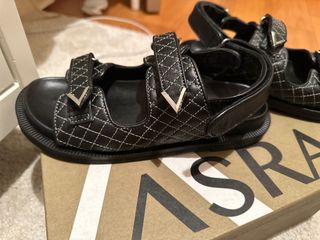（分類：）位於 。 由 Mya_bb 提交（商品編號 1335377237，圖片 1）。簡介： 。
